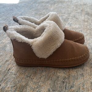 Minnetonka Tan and Cream Fur-Lined Boots Women’s Size 8